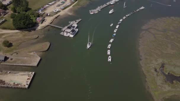 Drone Vedere Aeriană Curții Barca Beaulieu River South England Marea — Videoclip de stoc