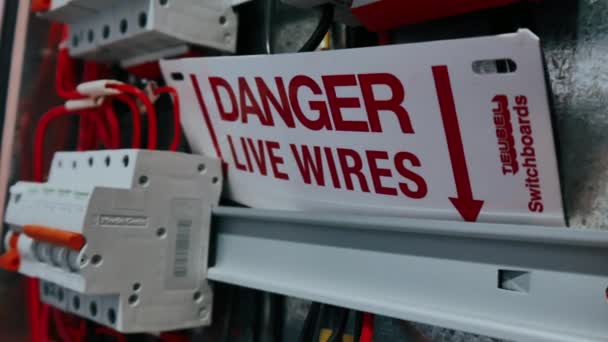 Segnaletica Live Wires Girato Ristrutturazione Casa Disastro Fai Corso Girato — Video Stock