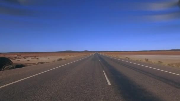 Filmación Aérea Una Carretera Través Del Desierto Australiano — Vídeos de Stock