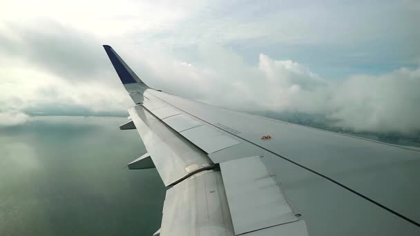Uçak Kıyı Şeridinde Uçuyor Nişe Hazırlanın — Stok video