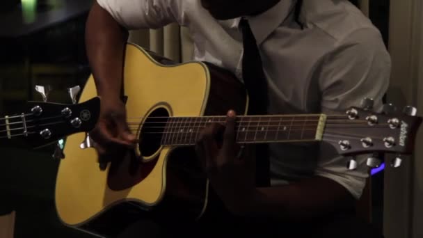 Músicos Tocando Instrumento Close Guitarrista — Vídeo de Stock