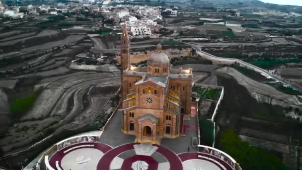 Tembakan Pesawat Tak Berawak Melingkar Dari Pinu Church Gozo — Stok Video