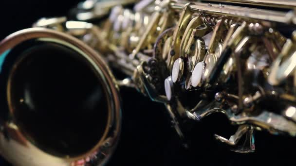 Details Eines Goldenen Saxophons Ein Blasinstrument Ganz Nah Der Kamera — Stockvideo