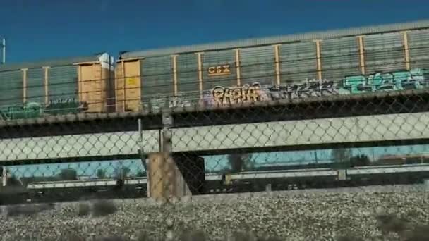 Train Déplaçant Sur Pont Que Caméra Déplace Régulièrement Dans Même — Video