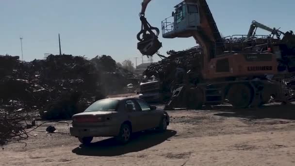 Car Getting Crushed Junkyard Giant Claw — Stock Video