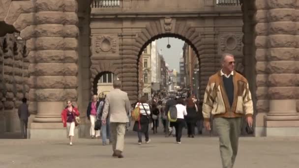 Stockholm Downtown Walking Street Zatłoczona Ulica Turystyka Szwecji — Wideo stockowe