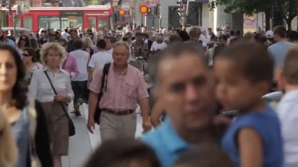 Стокгольмский Центр Пешеходной Улицы Переполненной Улице Туризм Швеции — стоковое видео
