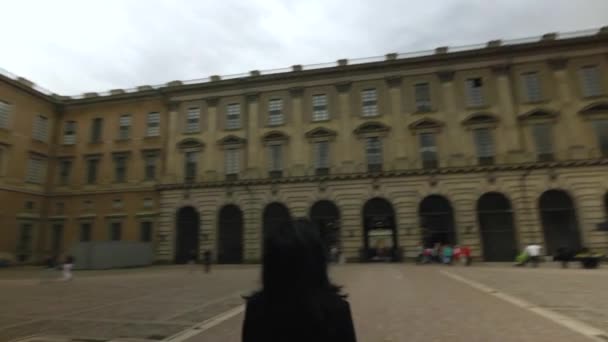 Caminhando Pelo Palácio Real Estocolmo Com Steadicam — Vídeo de Stock