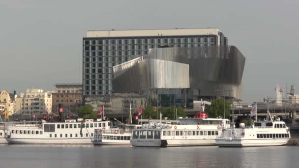 斯德哥尔摩美丽的水路穿过城市 — 图库视频影像