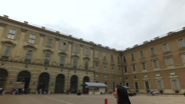 Caminhando Pelo Palácio Real Estocolmo Com Steadicam — Vídeo de Stock