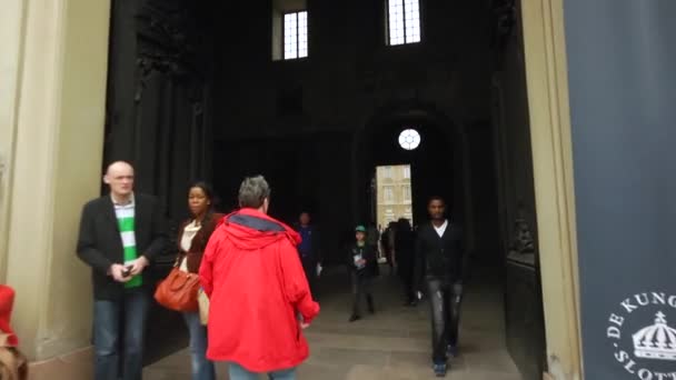 Spacer Pałacu Królewskim Sztokholmie Steadicamem — Wideo stockowe