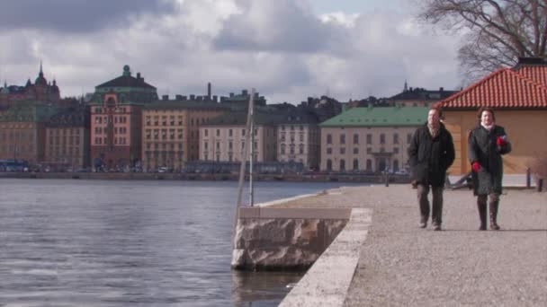 Stockholms Vackra Vattenvägar Som Rinner Genom Staden — Stockvideo