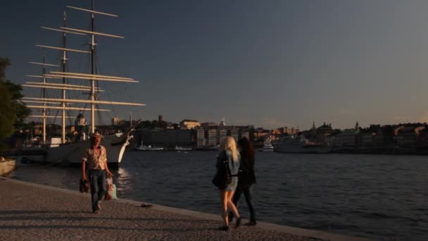 斯德哥尔摩美丽的水路穿过城市 — 图库视频影像