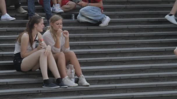 Gente Diverte Ambiente Sociale Stoccolma — Video Stock