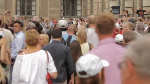 Stockholmský Královský Palác Výměna Stráží Průvodem — Stock video