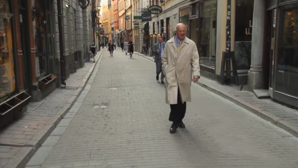 Pessoas Caminhando Pela Scenic Old Town Walking Street Estocolmo — Vídeo de Stock