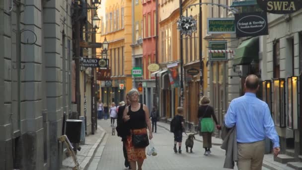 Gente Che Cammina Pittoresca Old Town Walking Street Stoccolma — Video Stock