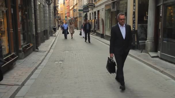Pessoas Caminhando Pela Scenic Old Town Walking Street Estocolmo — Vídeo de Stock