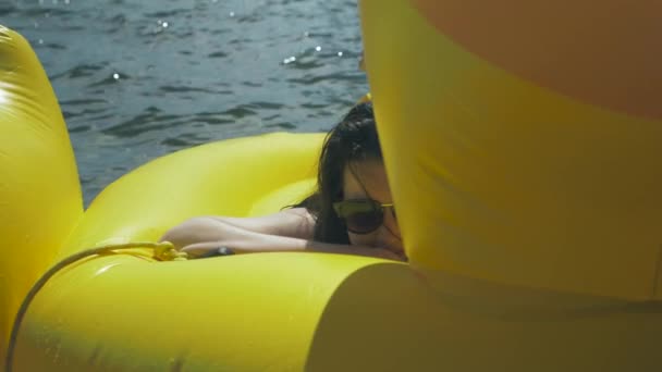 Large Yellow Inflatable Duck Rotates Slowmo Reveal Young Beautiful Babe — Stock Video
