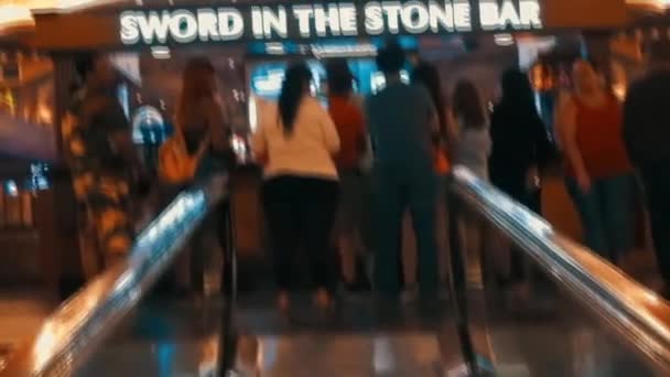 Výtah Chodbou Hotelu Excalibur Las Vegas Nevada Čela Meče Kamenném — Stock video
