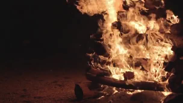 Campfire Campingplatsen Brinner Slow Motion — Stockvideo