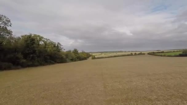 Довгий Політ Через Поле Фермерів — стокове відео