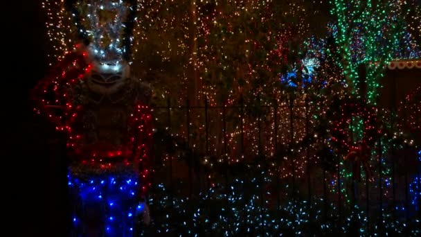 Jutaan Lampu Natal Dihias Pohon Dan Bentuk Gambar Santa Clause — Stok Video