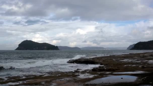中央海岸周辺の美しい崖 — ストック動画