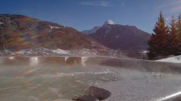 Bain Remous Bouillonne Soleil Vapeur Sort Derrière Sont Des Montagnes — Video