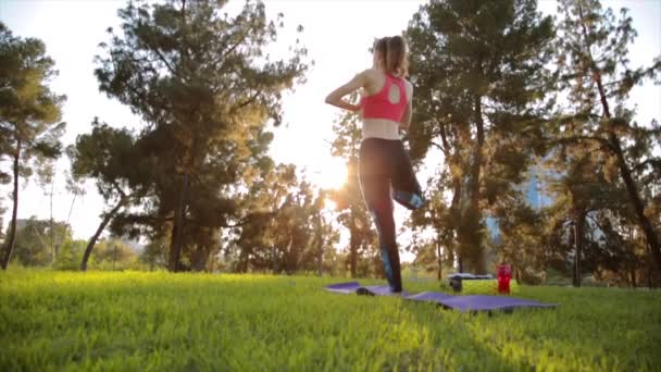 Wide Shot Beautiful Young Fit Caucasian Woman Doing Yoga Outdoors — Stock Video
