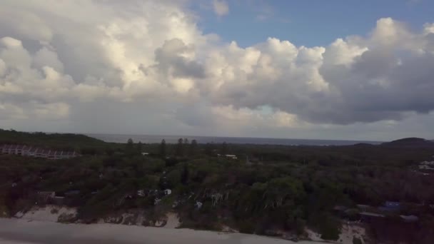 Avustralya Daki Ikonik Byron Körfezi Manzarasının 360 Derecelik Drone Görüntüsü — Stok video