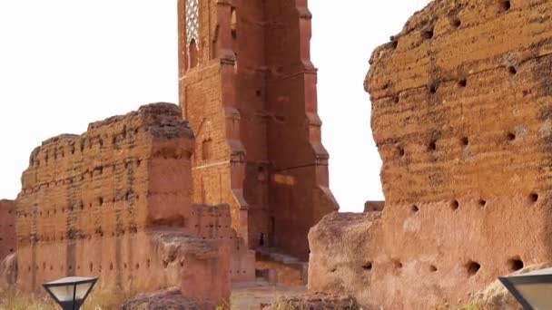 高い傾きテルメンの Mansourah イスラム城の遺跡の塔 アルジェリア — ストック動画