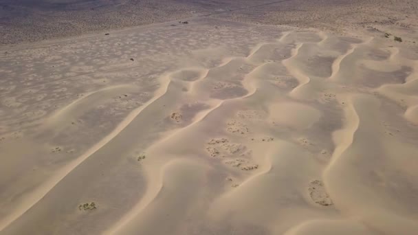 Piccole Dune Sabbia Fronte Alla Montagna Sabbia — Video Stock