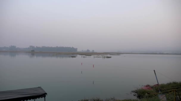 Heiterer See Dehradun Indien Touristen Zum Bootfahren Ankommen — Stockvideo