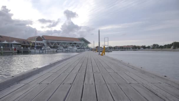 Restauranger Hamn Vid Solnedgången Och Strandpromenaden — Stockvideo