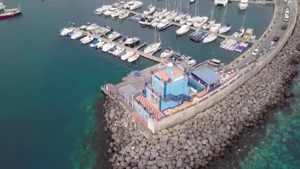 Drone Shot Révélant Sur Port Vous Pouvez Voir Plusieurs Voiliers — Video