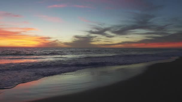 西澳大利亚珀斯 落日落山时海浪冲刷着大海 — 图库视频影像