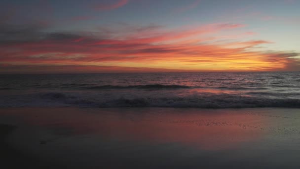 Las Olas Estrellan Atardecer Atardecer Sobre Océano Perth Australia Occidental — Vídeo de stock