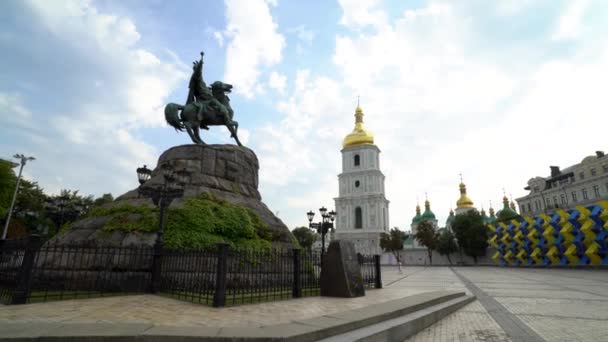 Belo Tiro Largo Ângulo Sophie Square Com Monumento Bohdan Khmelnytsky — Vídeo de Stock