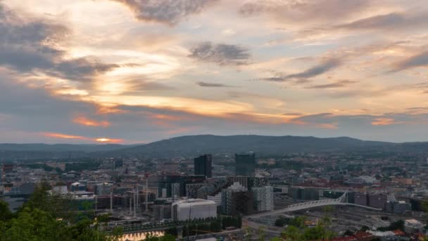 Günbatımının Başındaki Bulutlu Bir Günde Norveç Oslo Nun Öğleden Sonra — Stok video