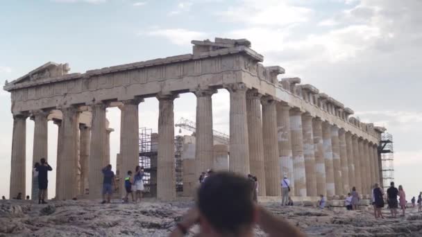 Στήλες Της Ακρόπολης Και Του Παρθενώνα Στην Κορυφή Του Λόφου — Αρχείο Βίντεο