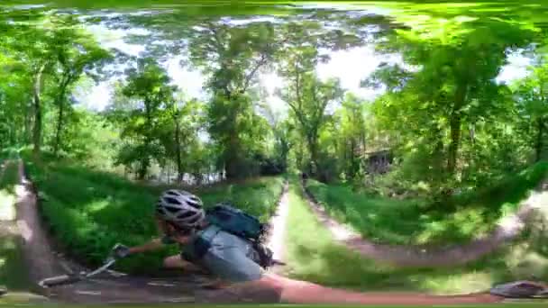 Due Motociclisti Sul Canale Lungo Fiume Potomac Girato 360 — Video Stock