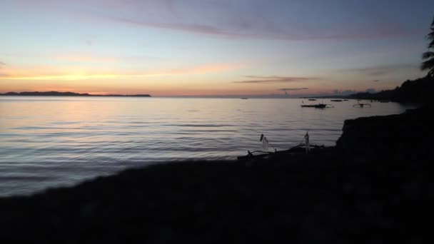 Vários Barcos Água Durante Pôr Sol Nas Filipinas — Vídeo de Stock