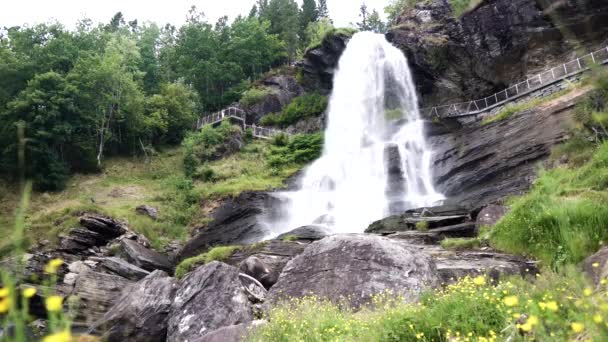 Massiv Waterfall Steinsdalssen Νορβηγία — Αρχείο Βίντεο