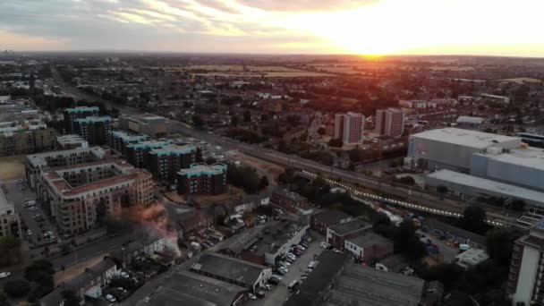 Vuelo Sobre Romford Atardecer Con Los Rayos Del Sol Iluminando — Vídeos de Stock