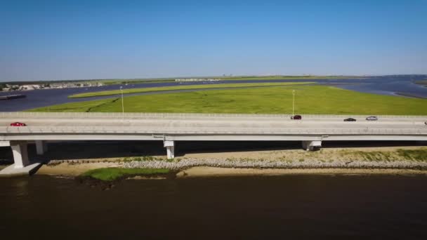 Drone Aéreo Disparado Uma Ponte Com Carros Direcção Ocean City — Vídeo de Stock