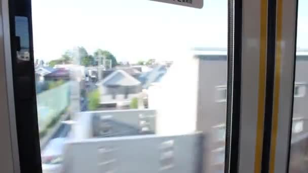 日本火车上的窗户朝外看 — 图库视频影像