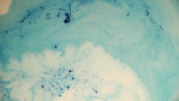 蓝色和白色墨水混合在一起 — 图库视频影像