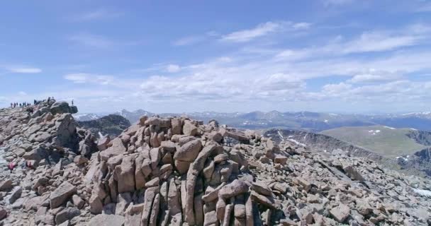 Vistas Aéreas Del Monte Evans Colorado Hogar Carretera Pavimentada Más — Vídeos de Stock