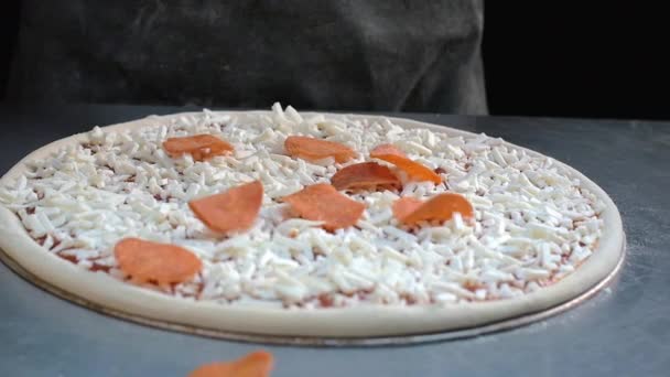 Hacer Una Pizza Mozzarella Queso — Vídeos de Stock